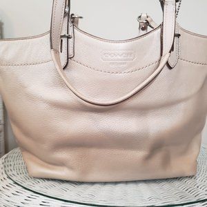 Coach Bucket Bag🎉HP🎉
